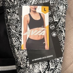 NWT (AVIA) ladies leggings with side pockets, size L (12-14)